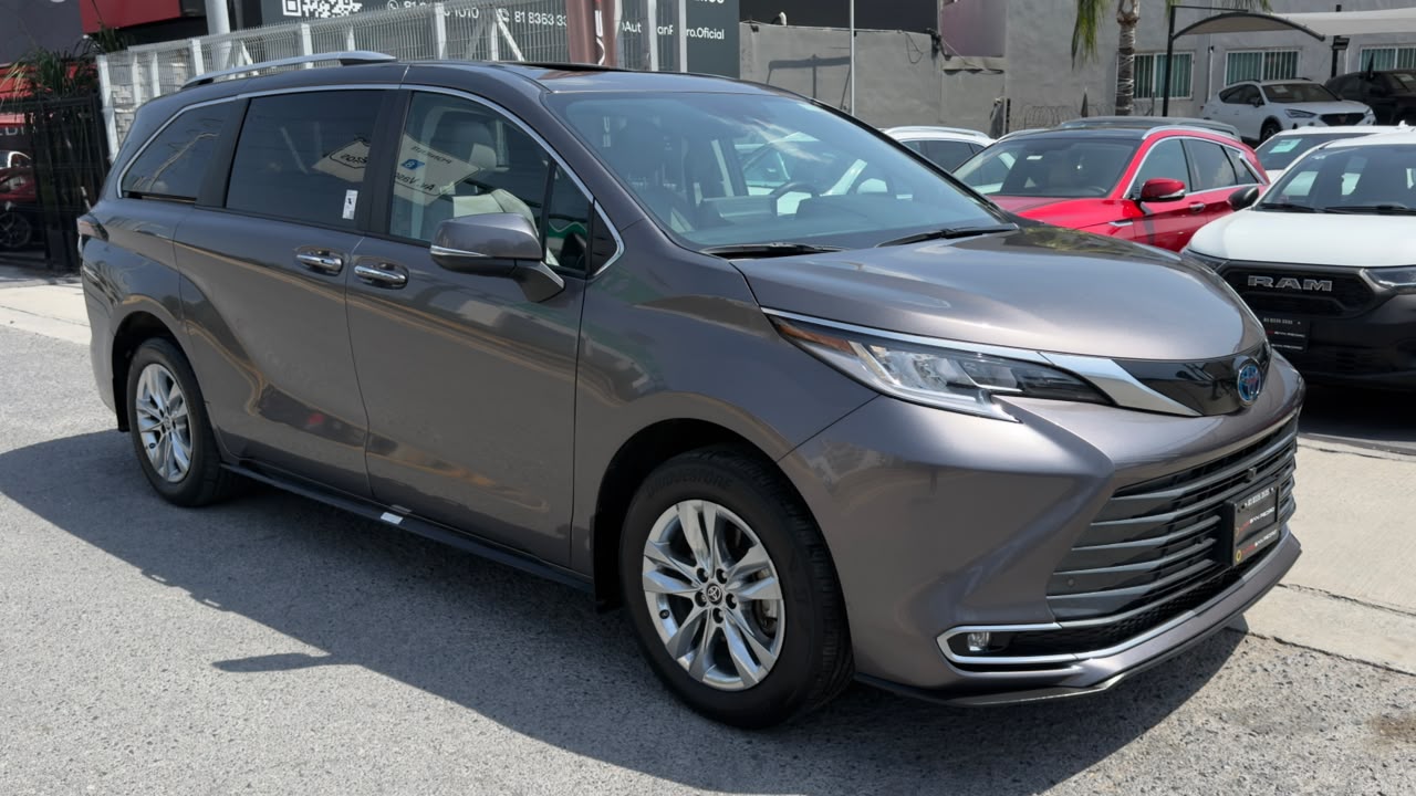 TOYOTA SIENNA LIMITED 2023