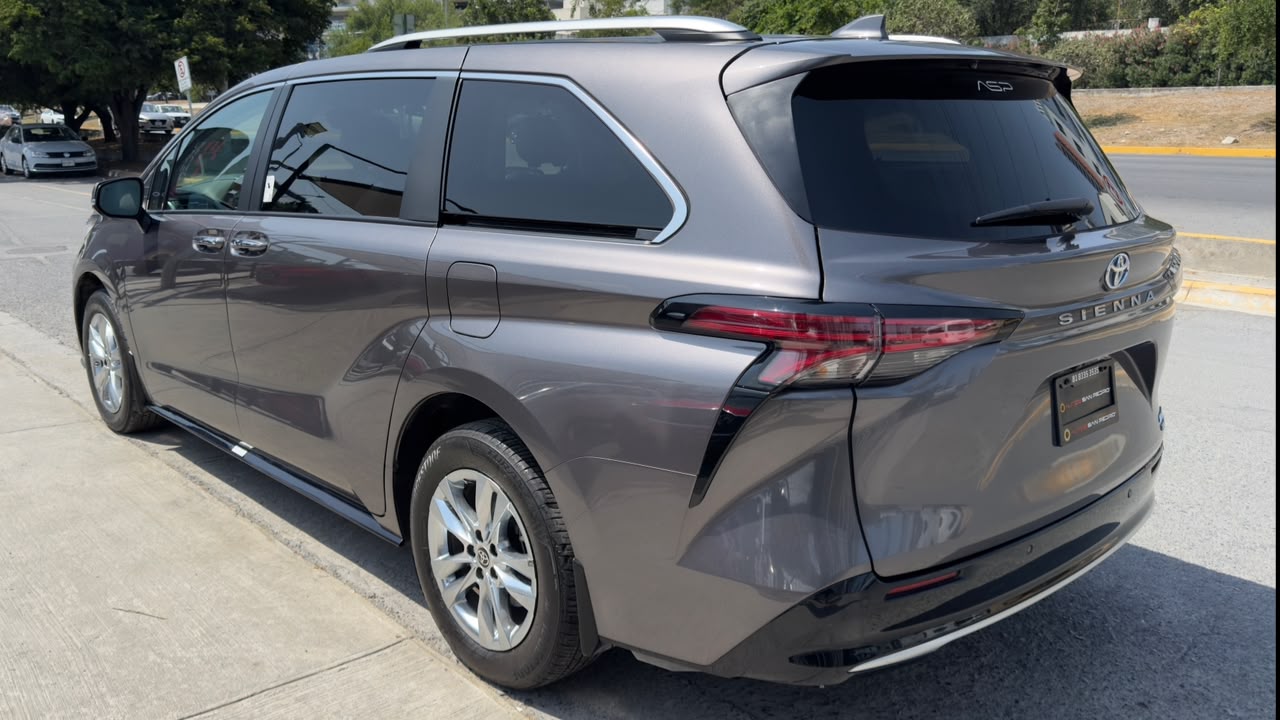 TOYOTA SIENNA LIMITED 2023
