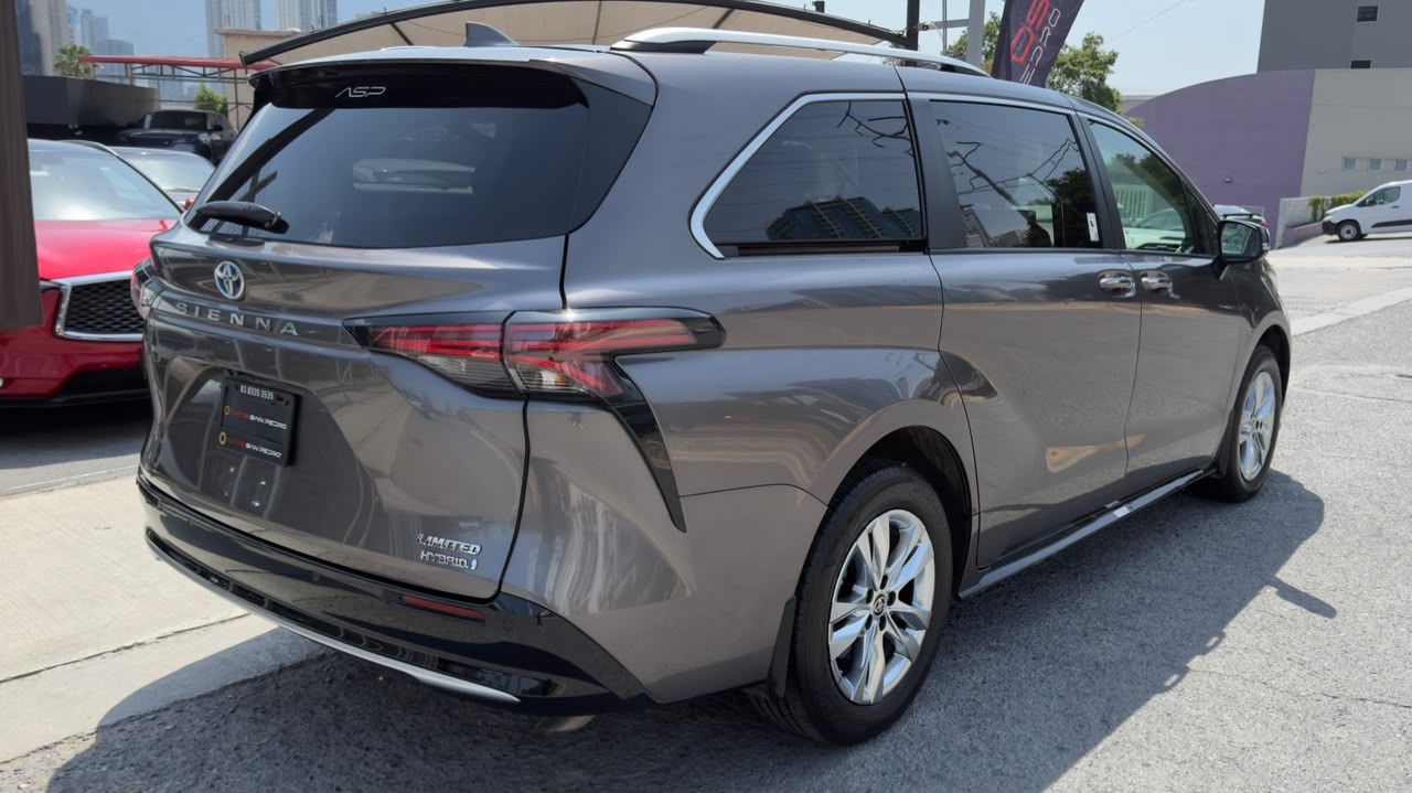TOYOTA SIENNA LIMITED 2023