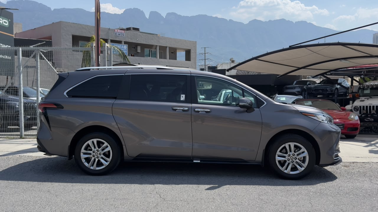 TOYOTA SIENNA LIMITED 2023