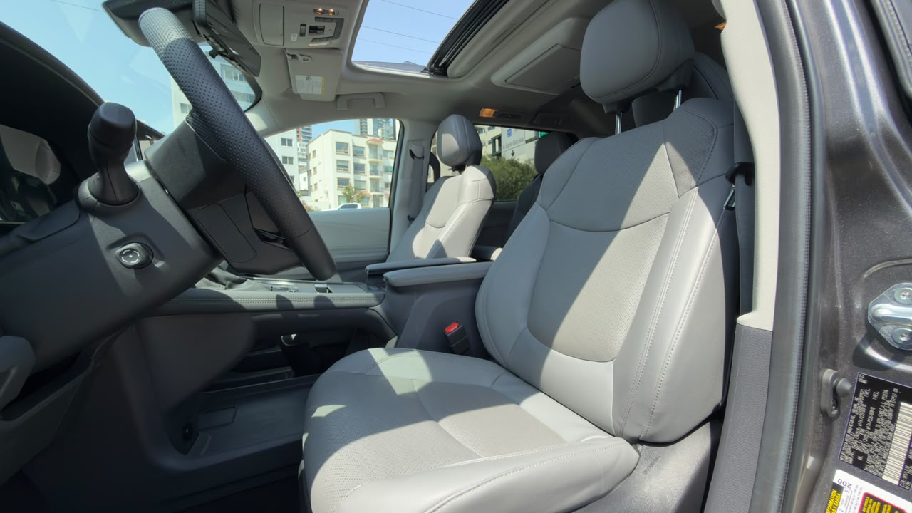 TOYOTA SIENNA LIMITED 2023