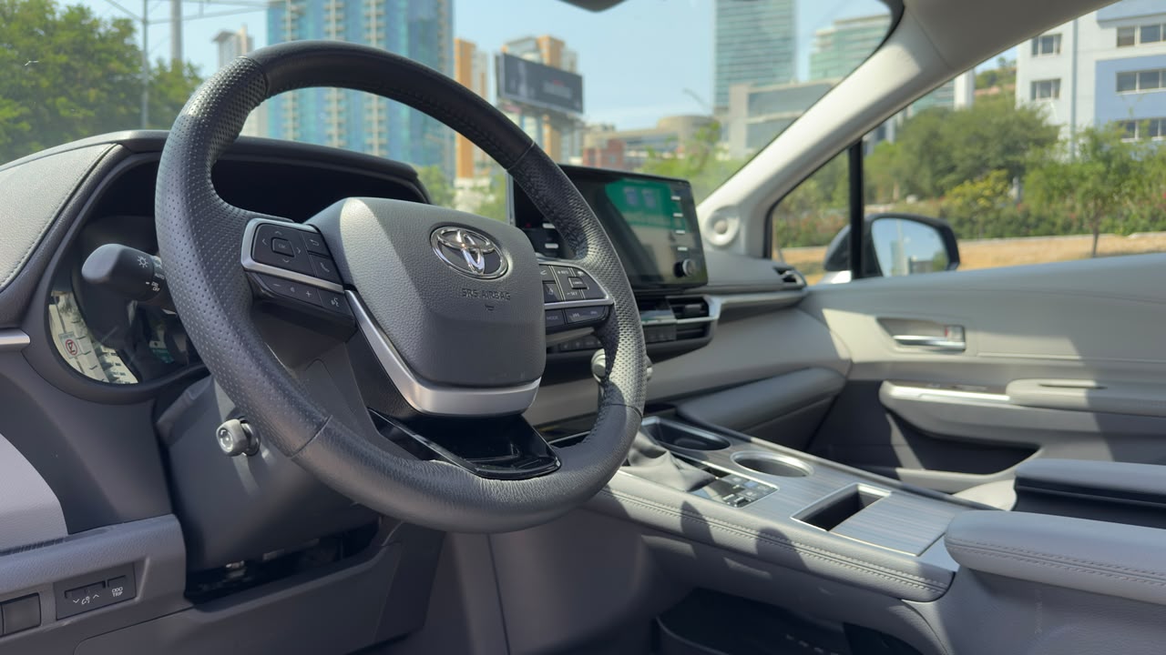 TOYOTA SIENNA LIMITED 2023