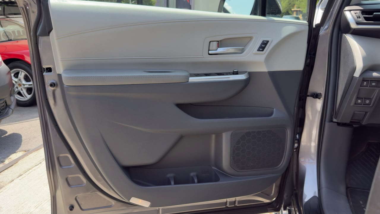 TOYOTA SIENNA LIMITED 2023