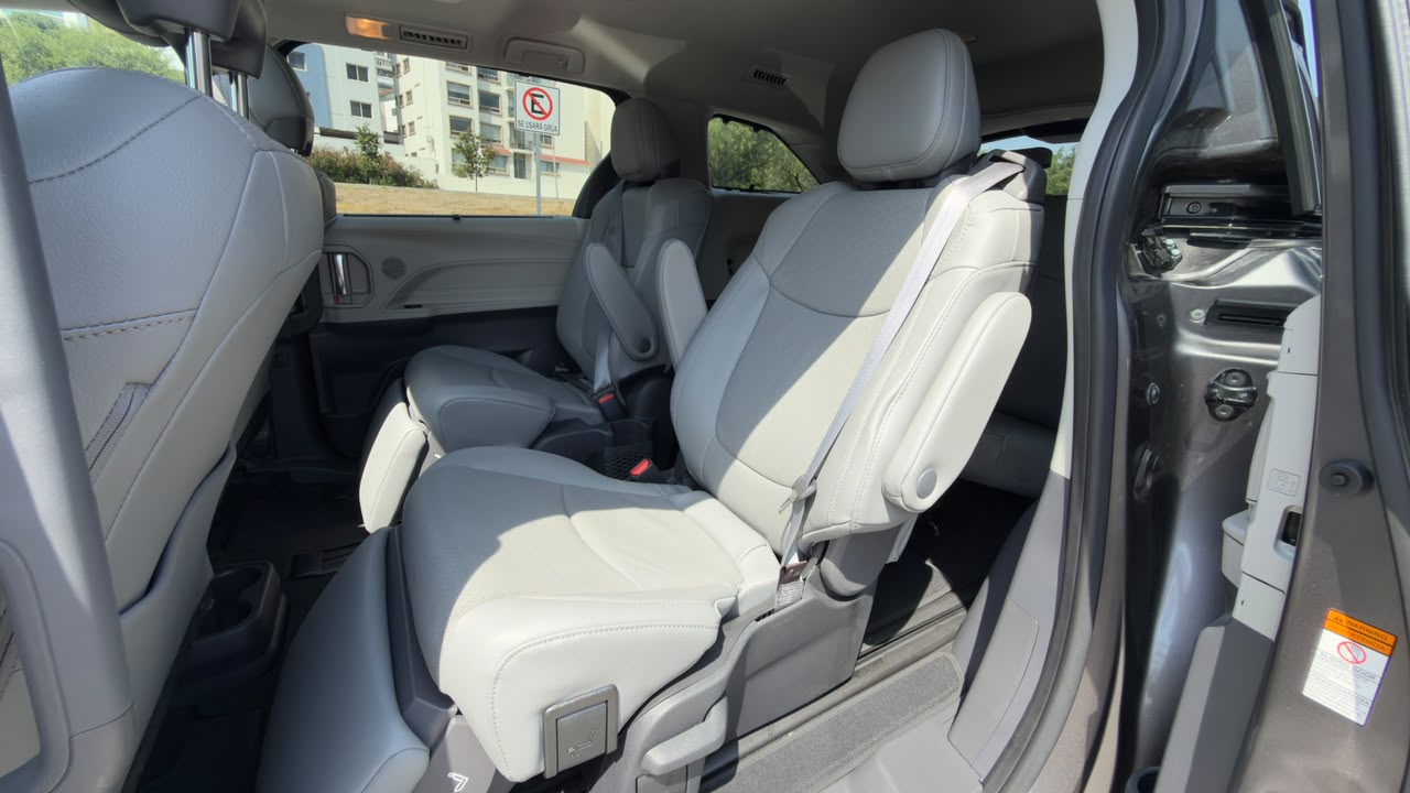 TOYOTA SIENNA LIMITED 2023