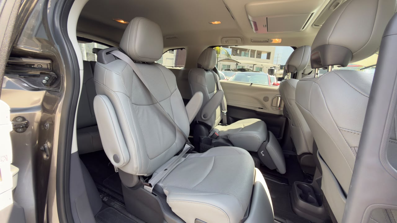 TOYOTA SIENNA LIMITED 2023