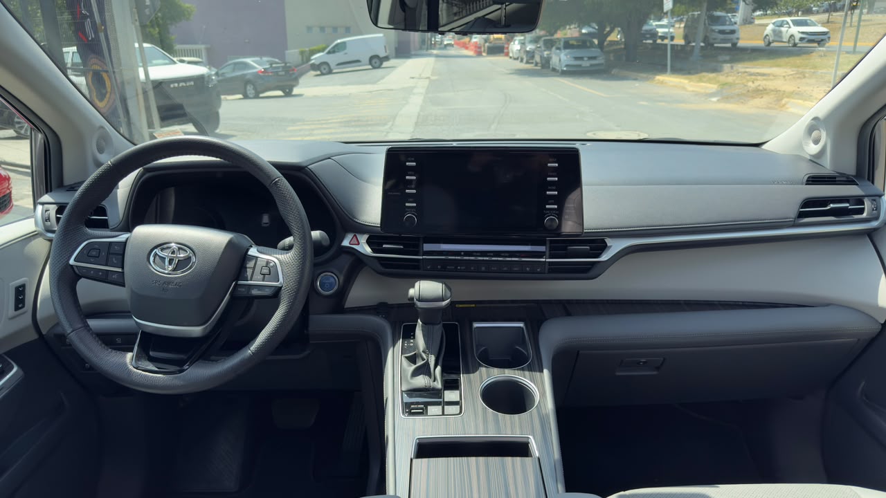 TOYOTA SIENNA LIMITED 2023