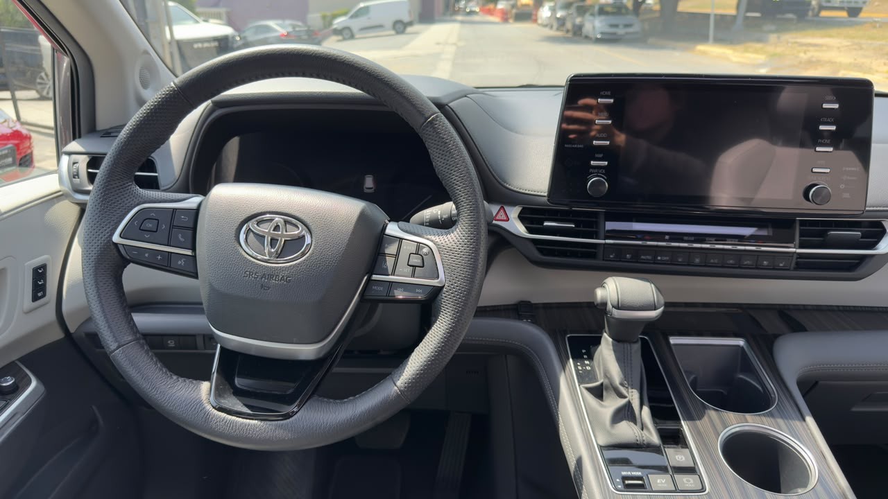 TOYOTA SIENNA LIMITED 2023