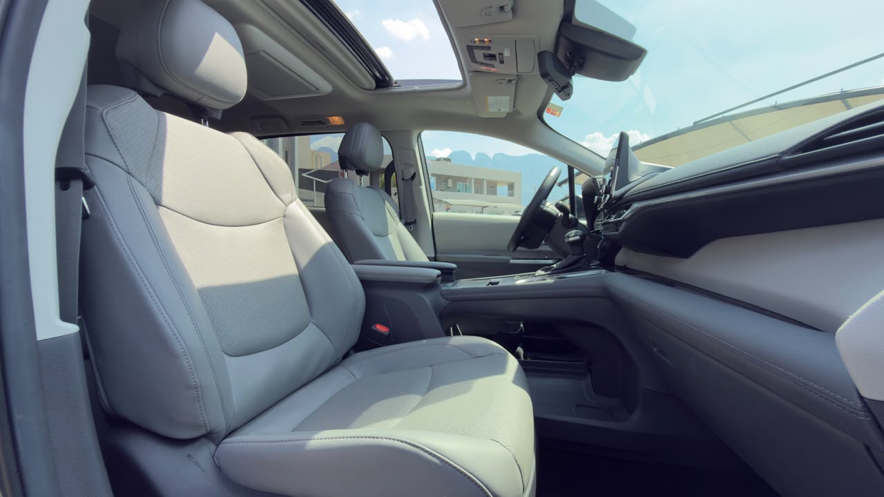 TOYOTA SIENNA LIMITED 2023