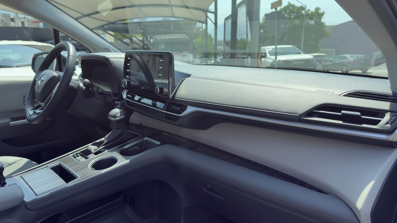 TOYOTA SIENNA LIMITED 2023