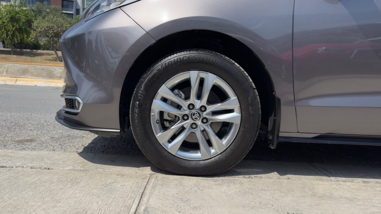 TOYOTA SIENNA LIMITED 2023