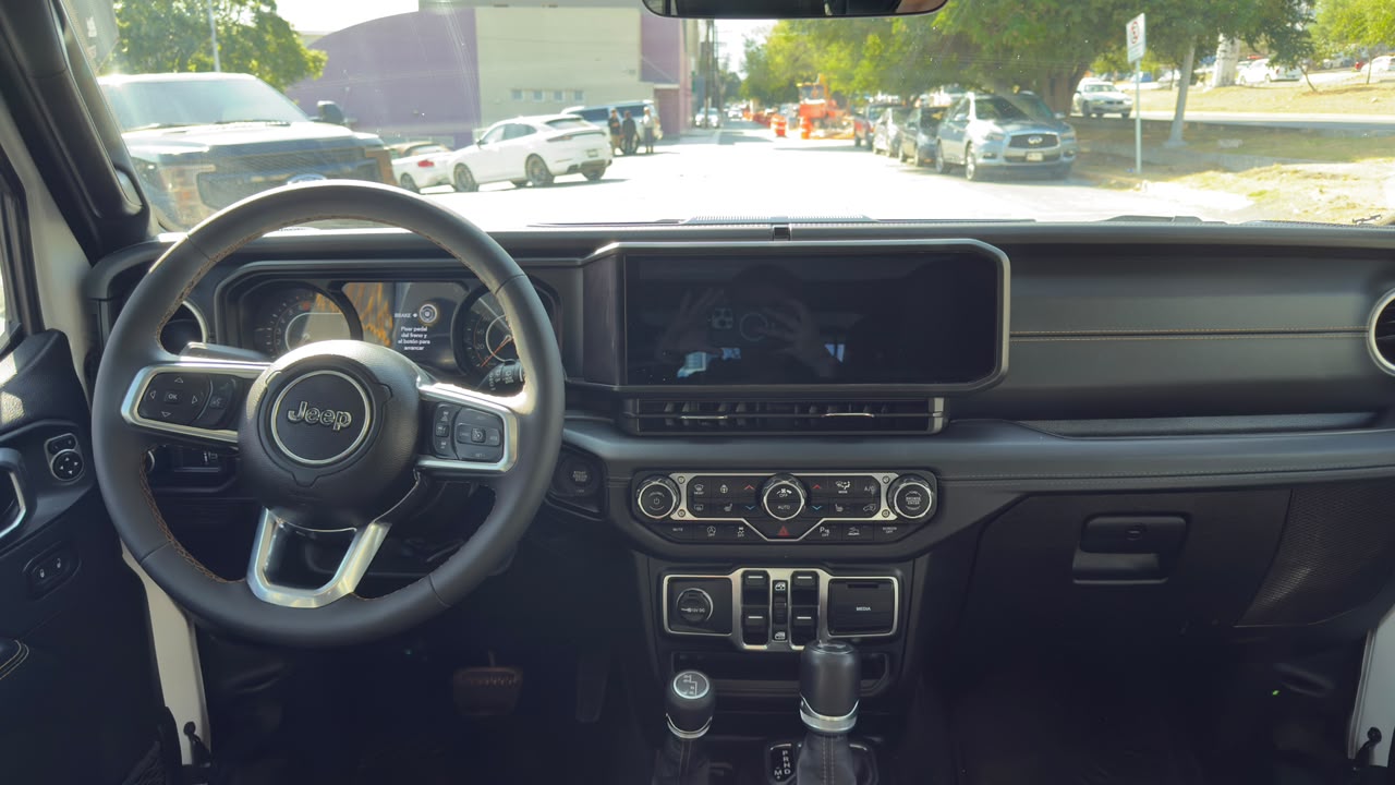 JEEP WRANGLER UNLIMITED SAHARA 2024