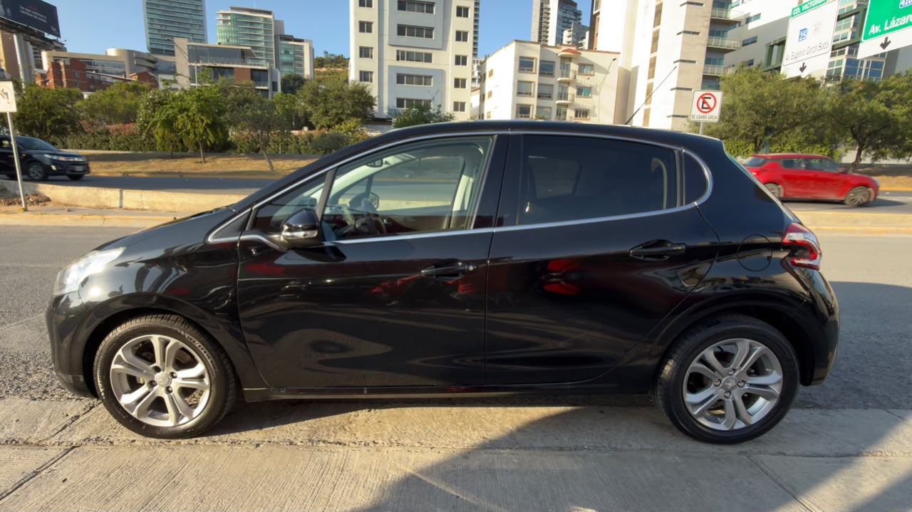 PEUGEOT 208 FELINE 1.6 2014