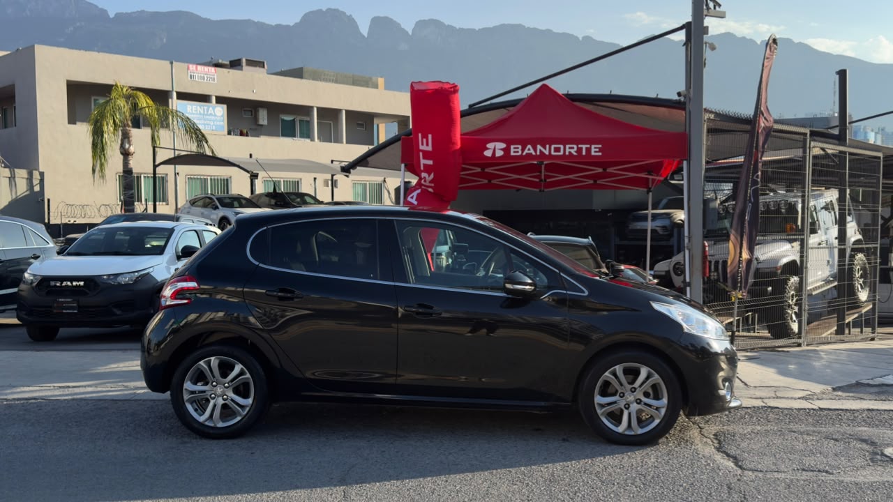 PEUGEOT 208 FELINE 1.6 2014