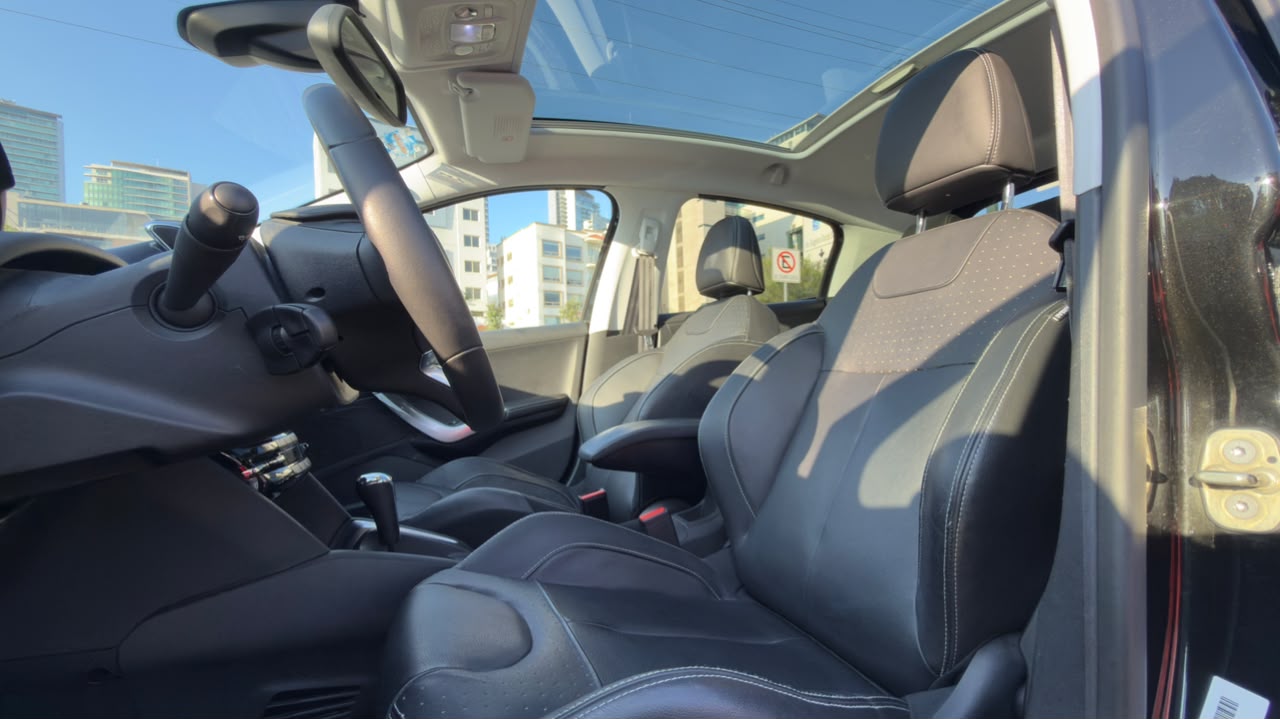 PEUGEOT 208 FELINE 1.6 2014