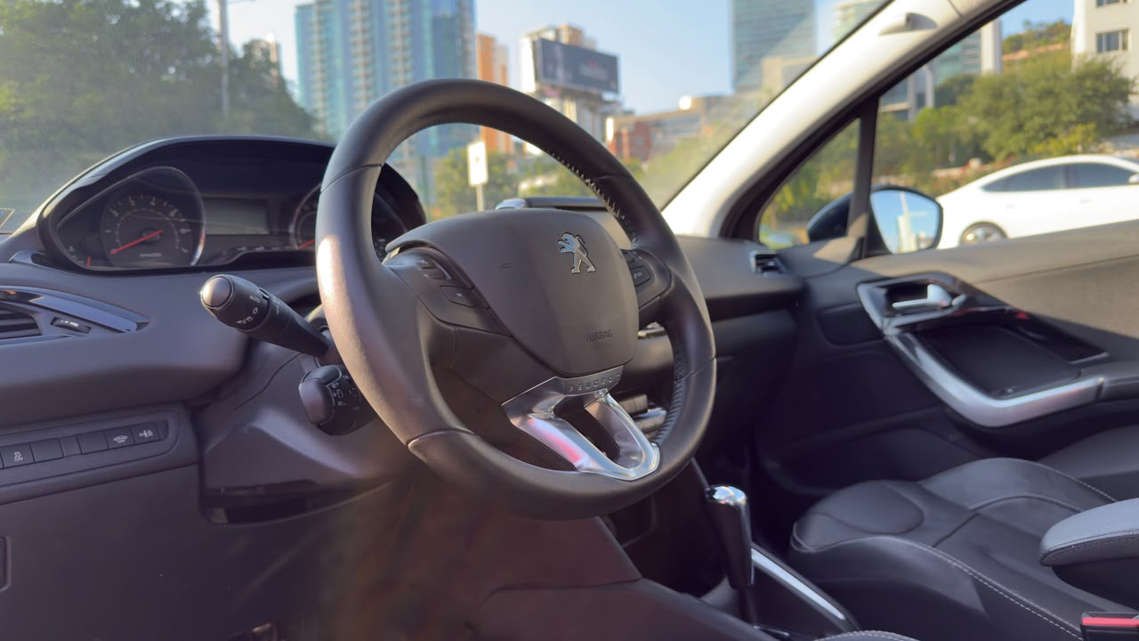 PEUGEOT 208 FELINE 1.6 2014
