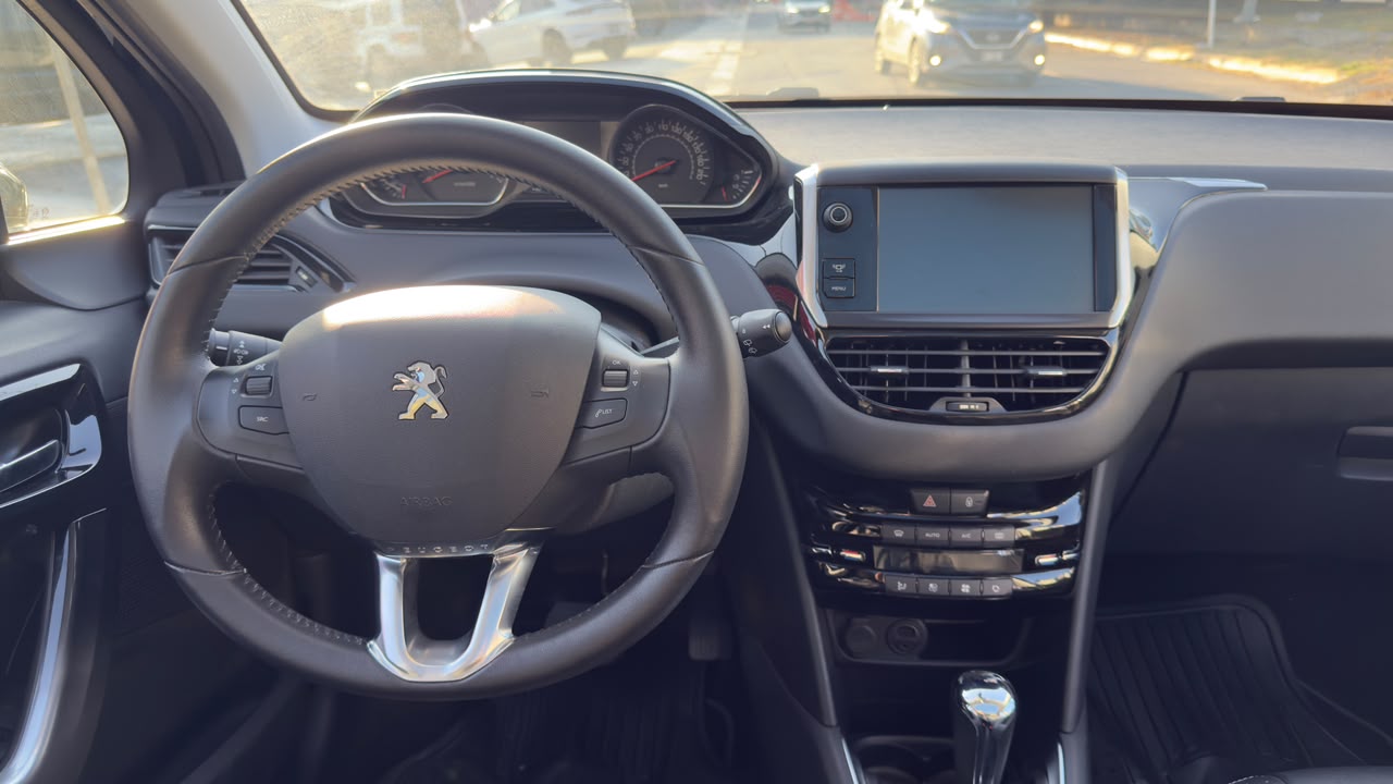 PEUGEOT 208 FELINE 1.6 2014