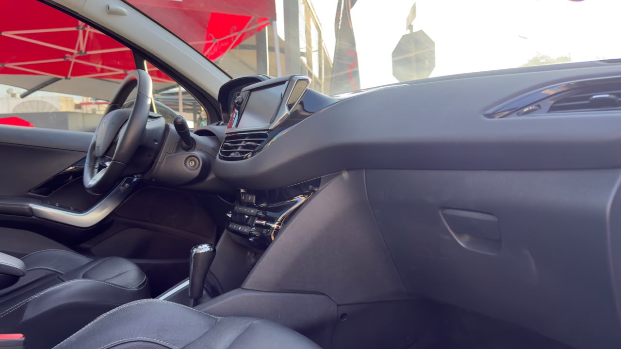 PEUGEOT 208 FELINE 1.6 2014