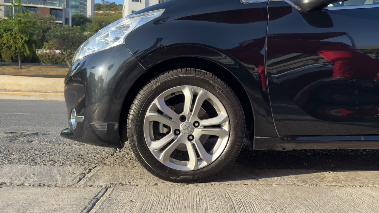 PEUGEOT 208 FELINE 1.6 2014