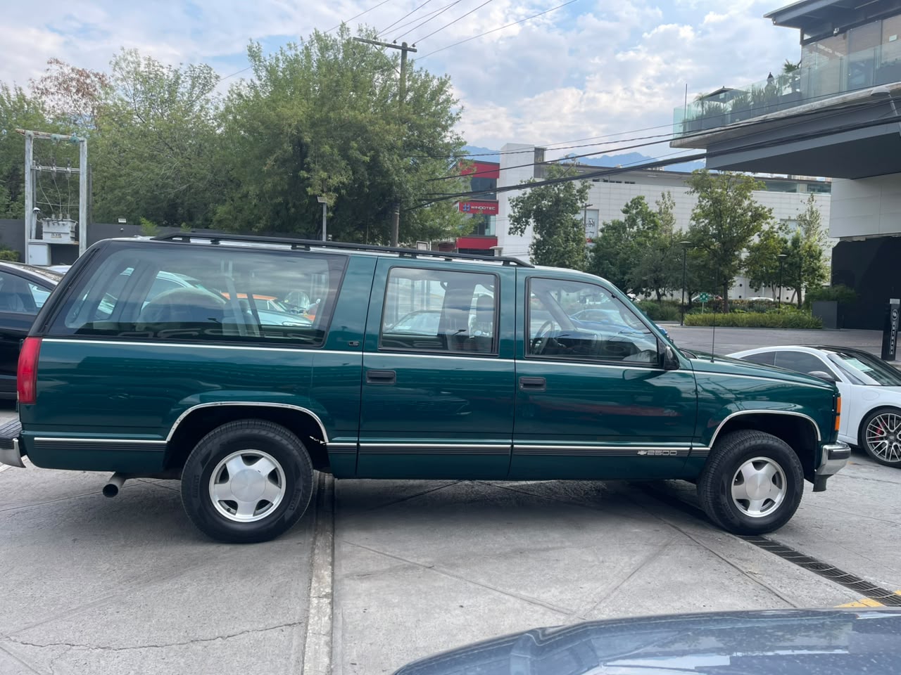 SUBURBAN LS TELA