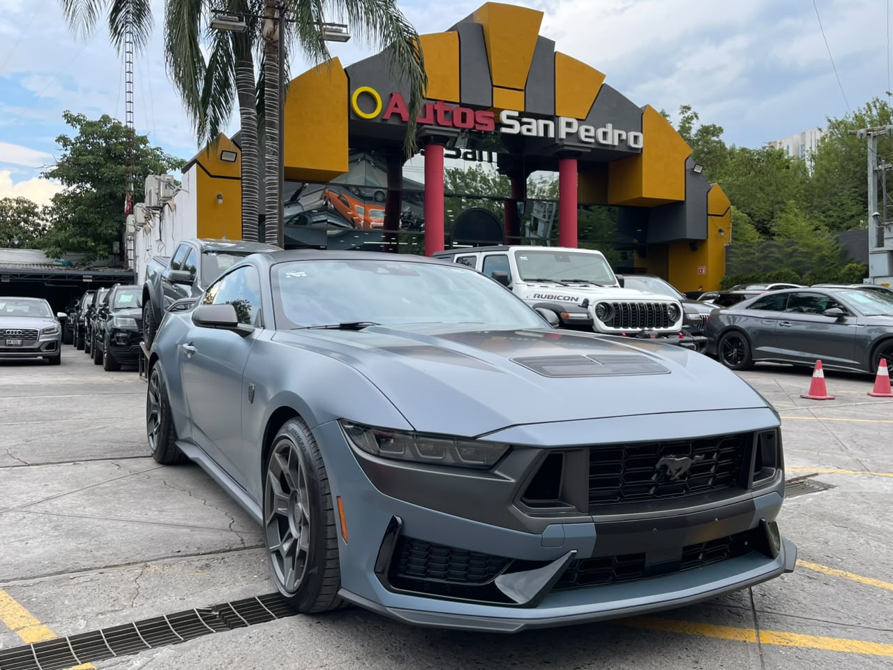 MUSTANG DARK HORSE