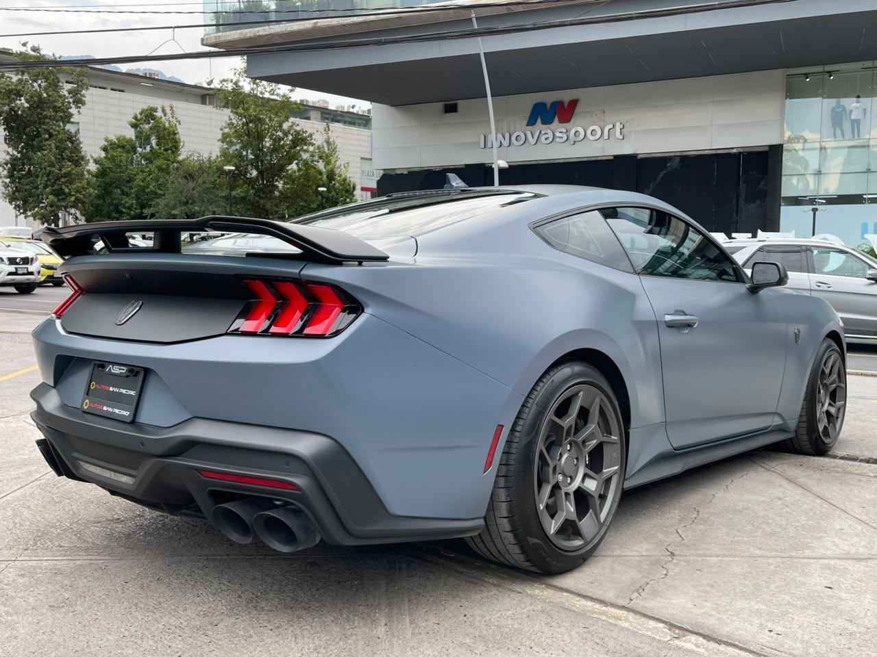 MUSTANG DARK HORSE