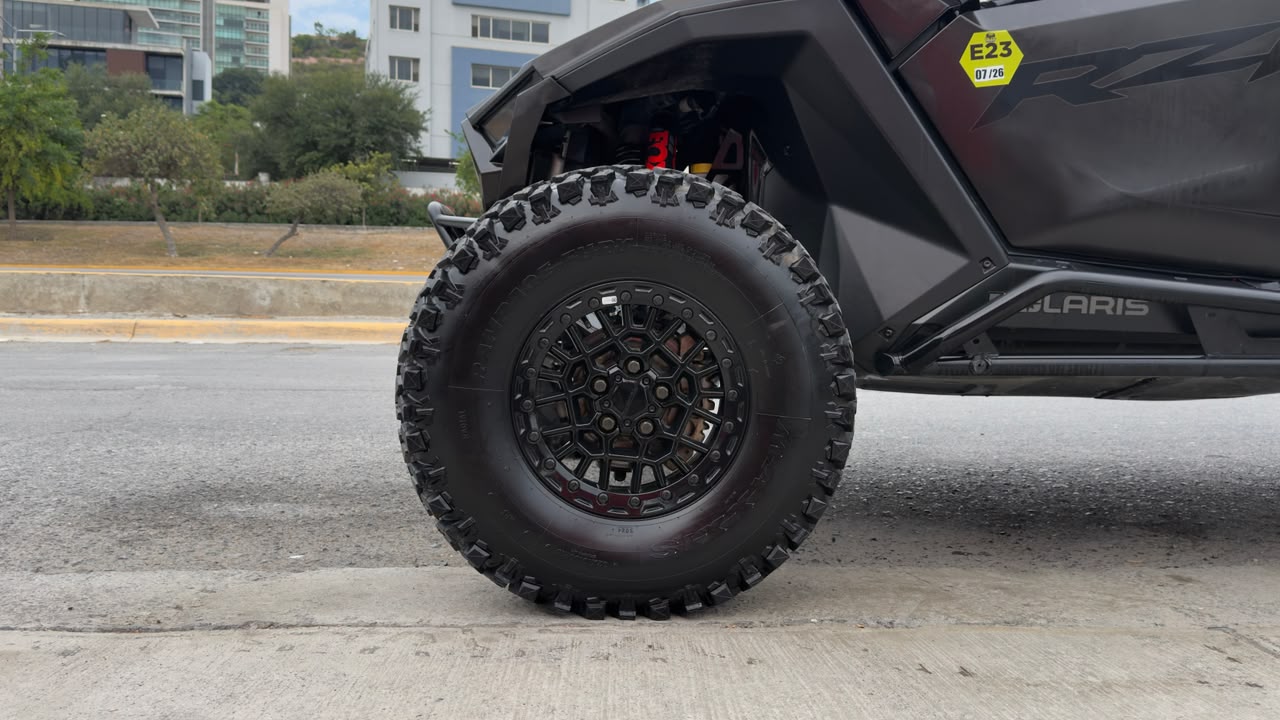 POLARIS RZR PRO R  2025