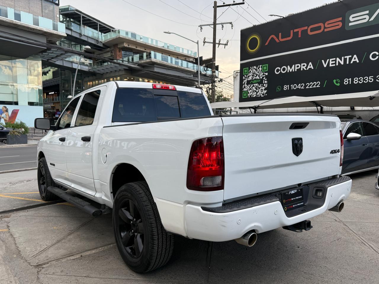 RAM 1500 CREW CAB HEMI SPORT 4X4
