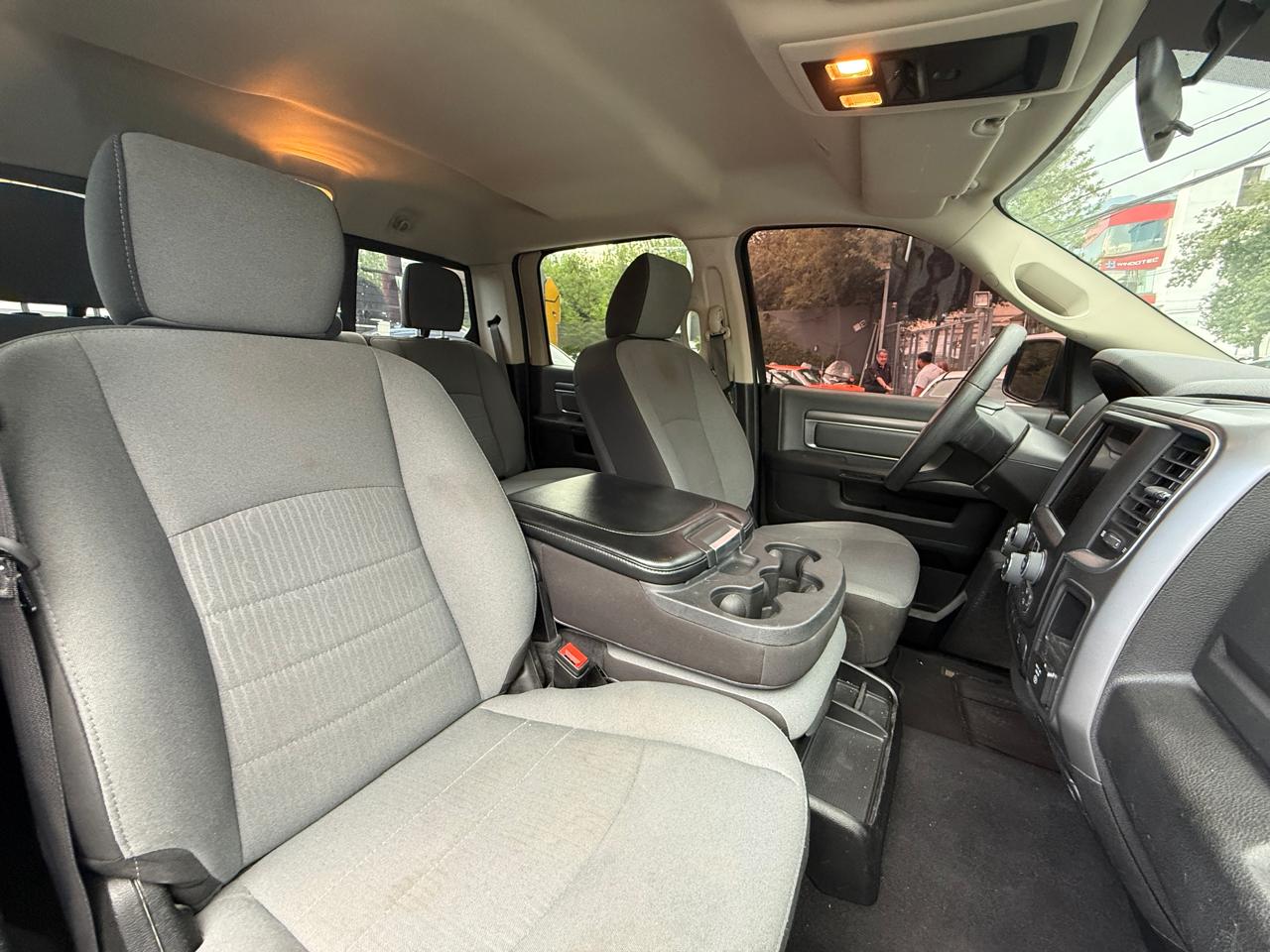 RAM 1500 CREW CAB HEMI SPORT 4X4
