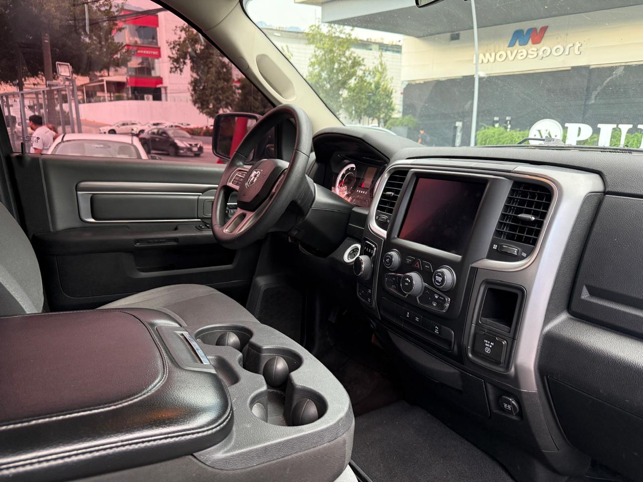 RAM 1500 CREW CAB HEMI SPORT 4X4