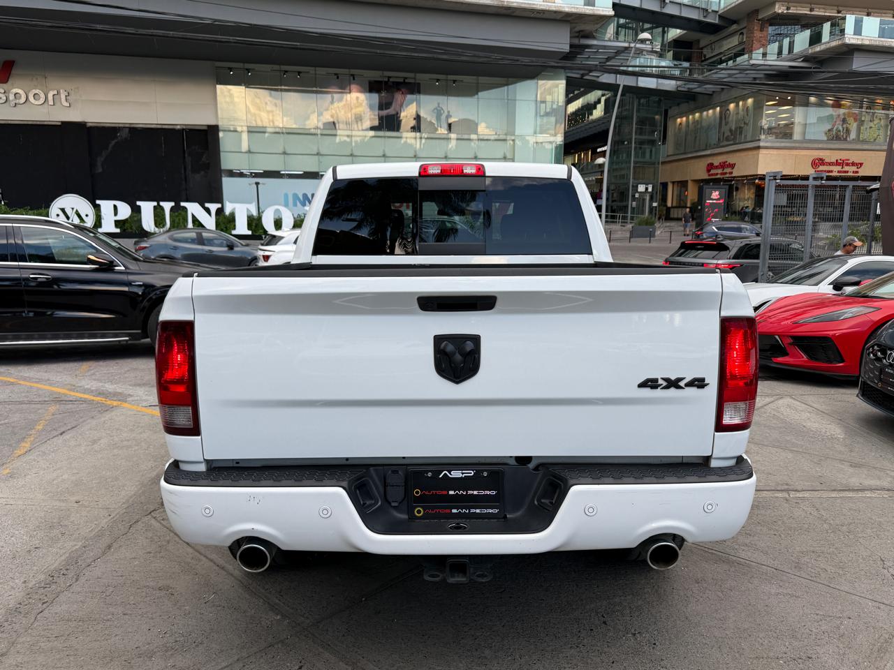 RAM 1500 CREW CAB HEMI SPORT 4X4