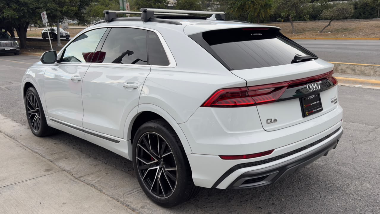 AUDI Q8 2022
