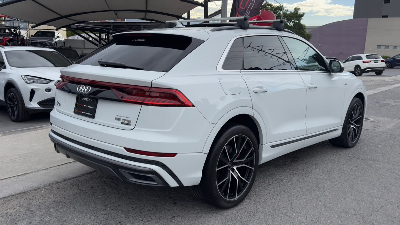 AUDI Q8 2022