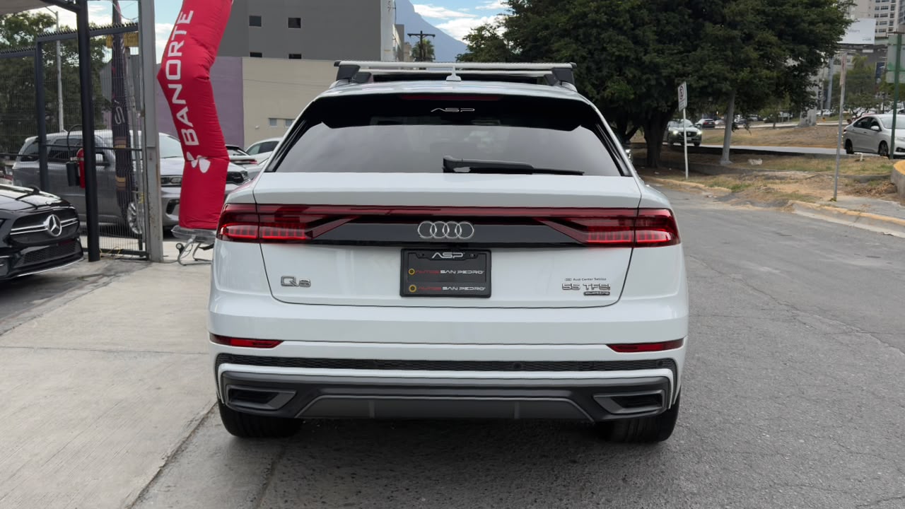 AUDI Q8 2022