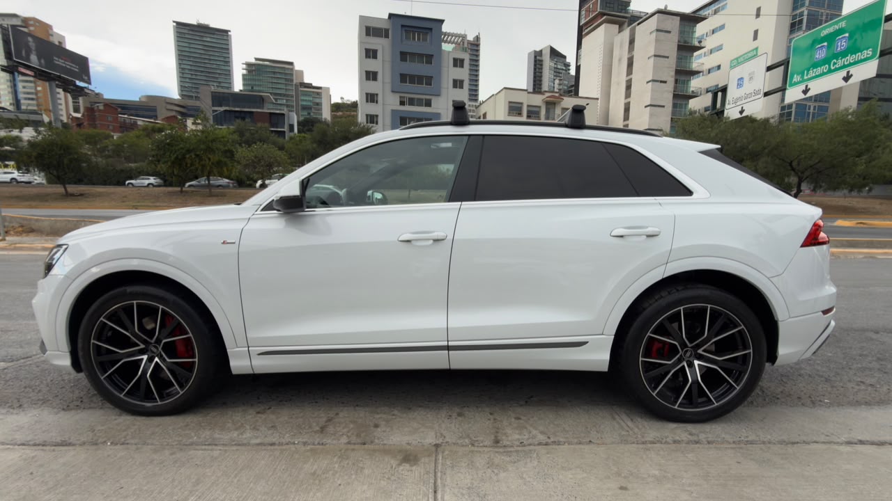 AUDI Q8 2022