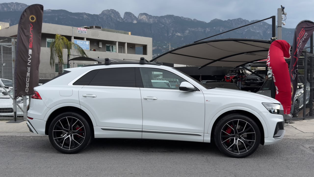 AUDI Q8 2022