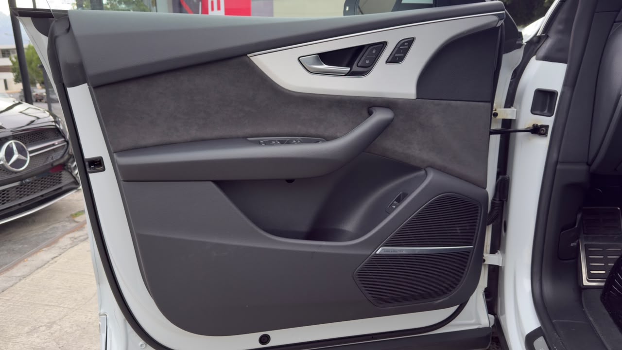 AUDI Q8 2022