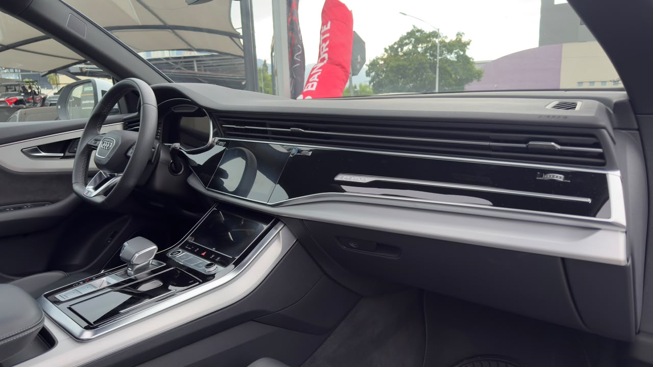 AUDI Q8 2022