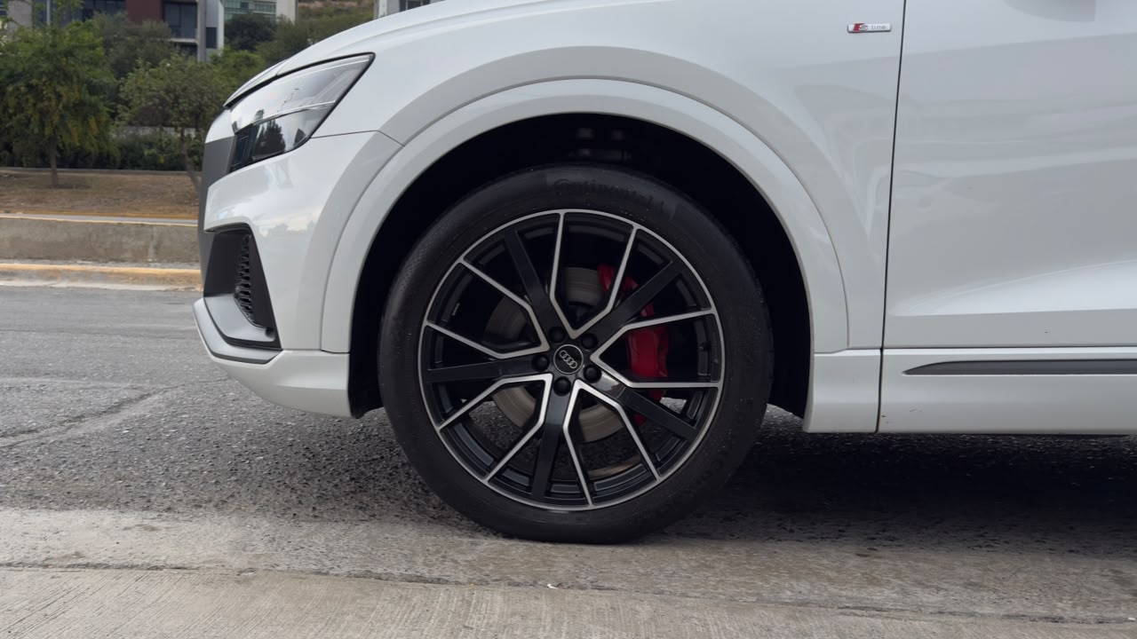 AUDI Q8 2022