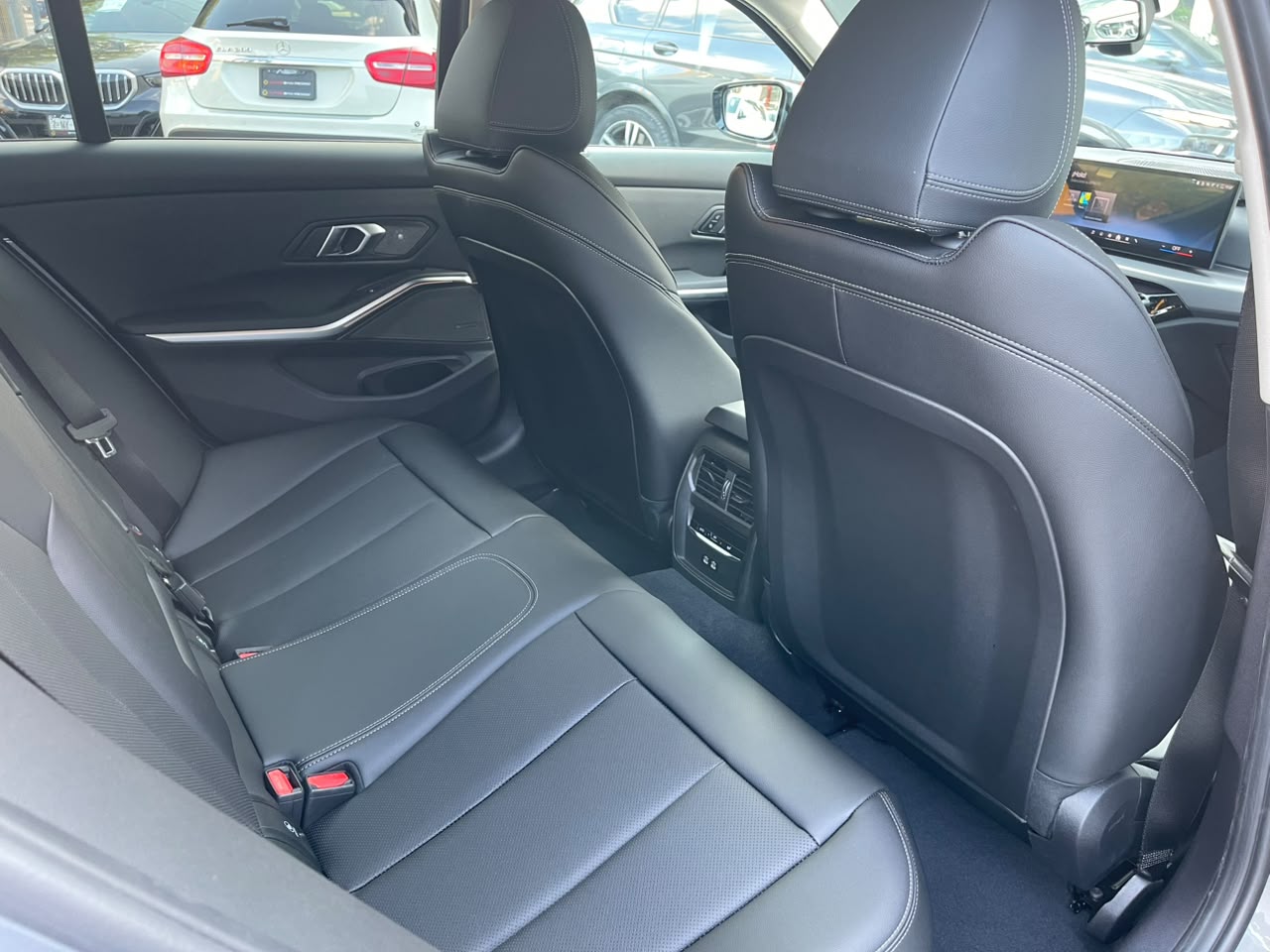 320 i