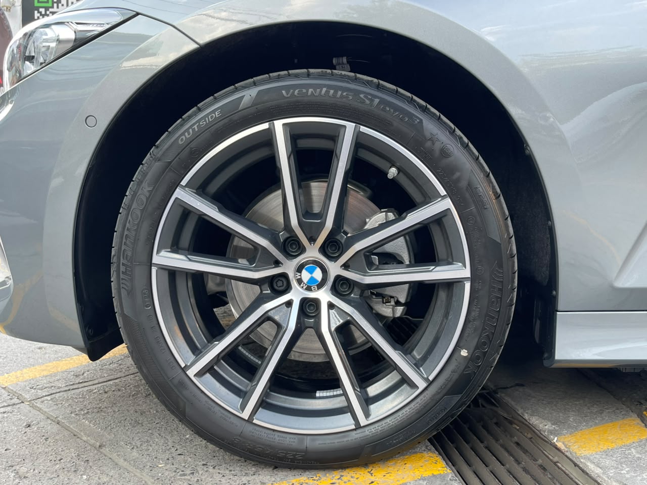 320 i