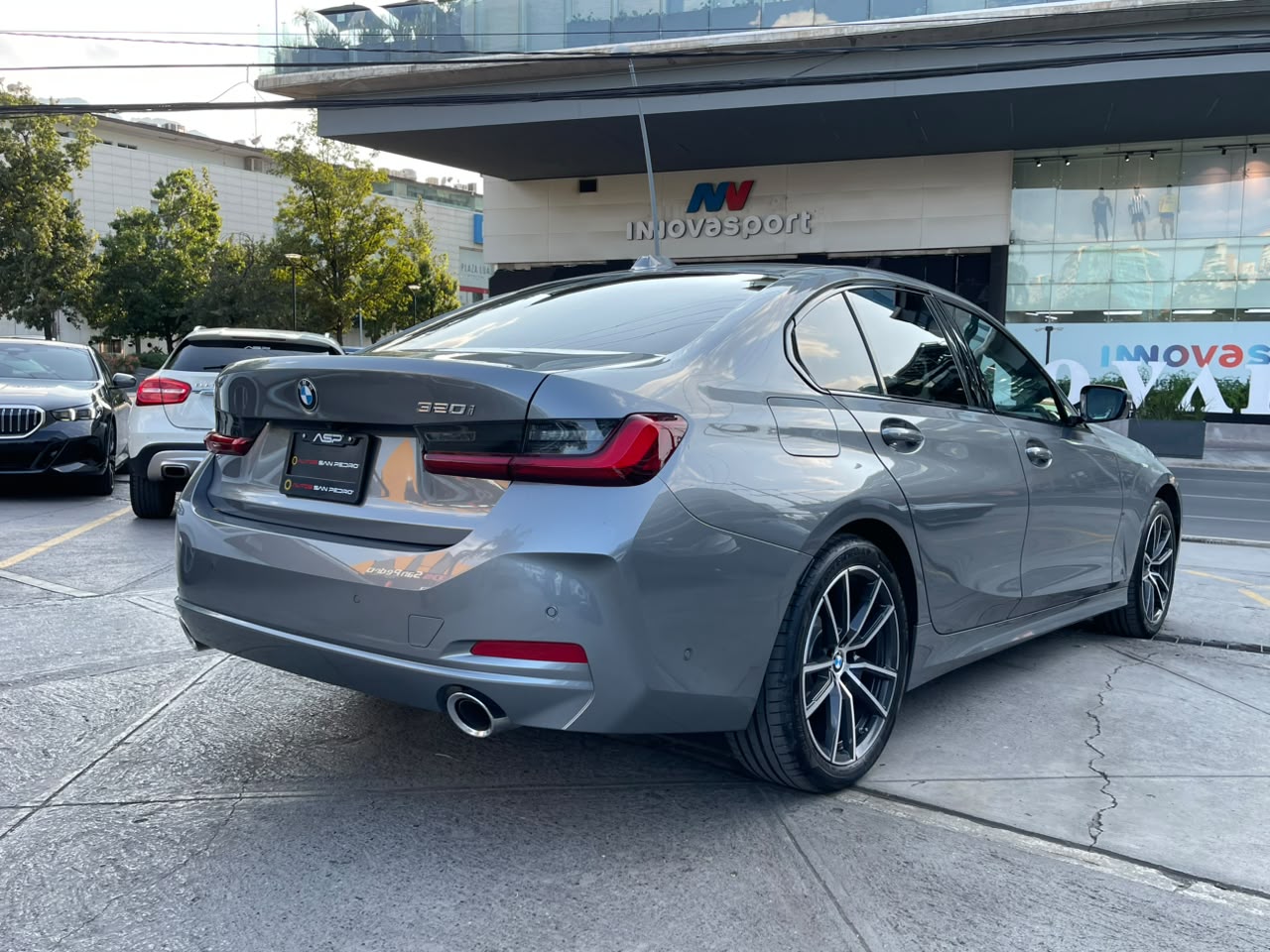 320 i