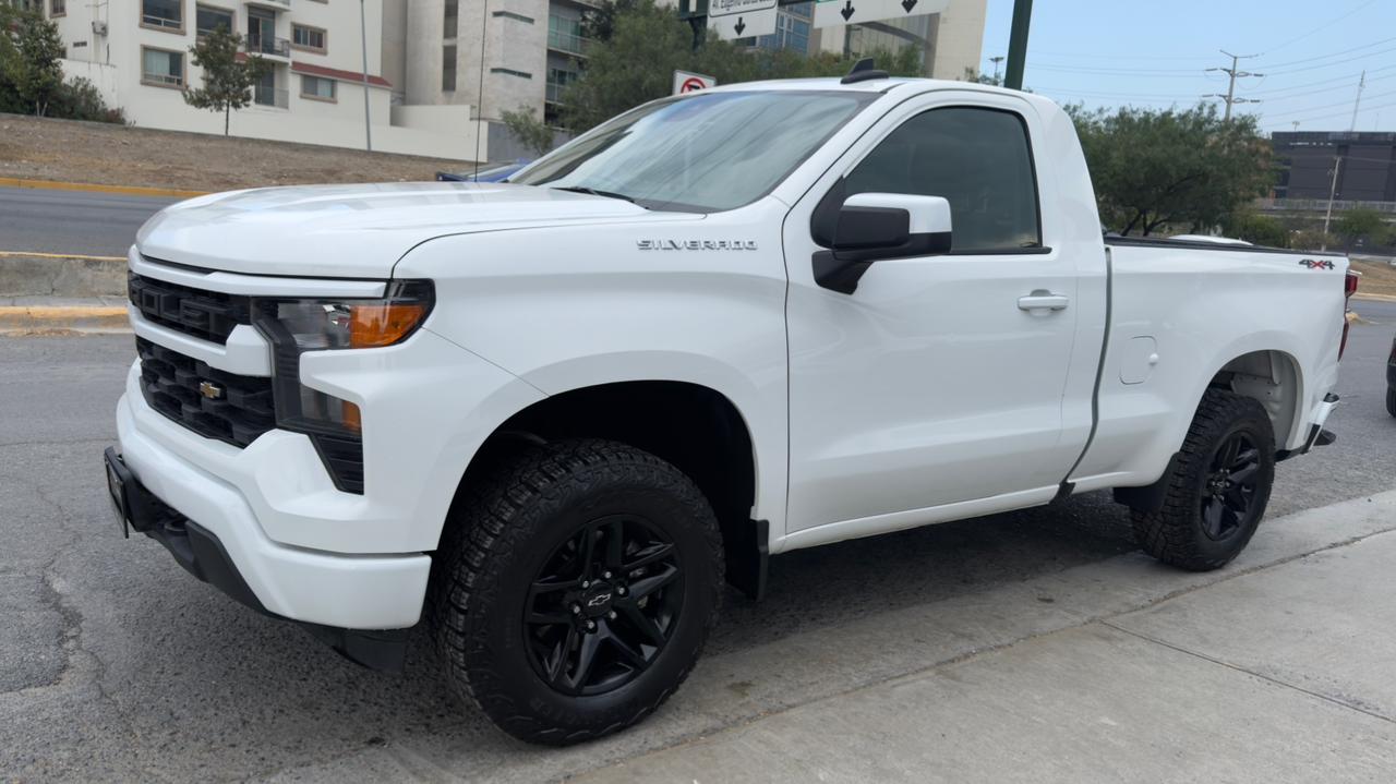 CHEVROLET SILVERADO CAB REGULAR 4X4 V8 2023