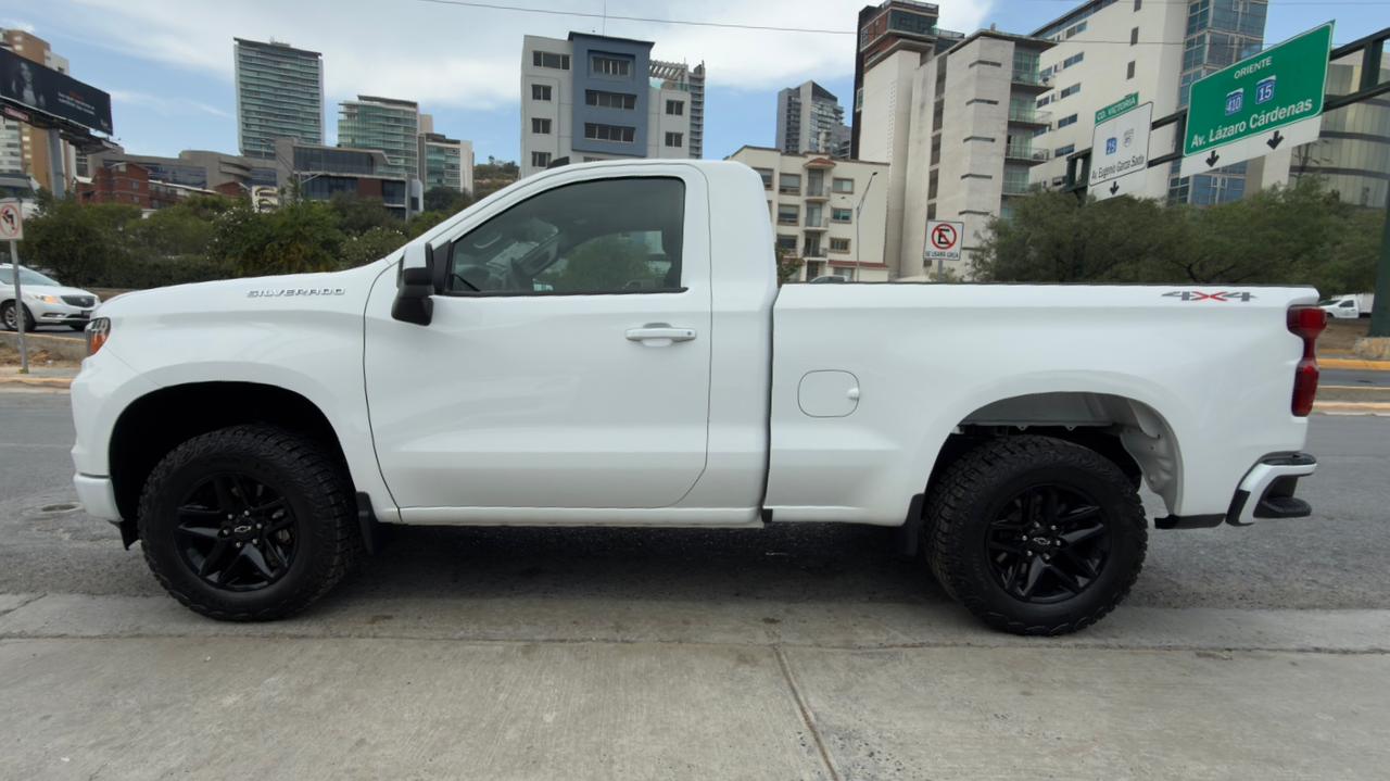CHEVROLET SILVERADO CAB REGULAR 4X4 V8 2023