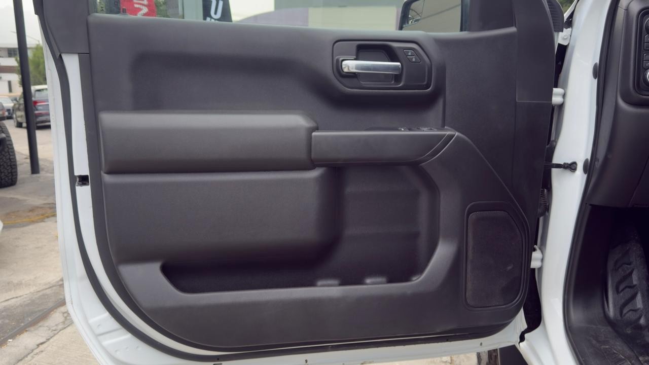 CHEVROLET SILVERADO CAB REGULAR 4X4 V8 2023