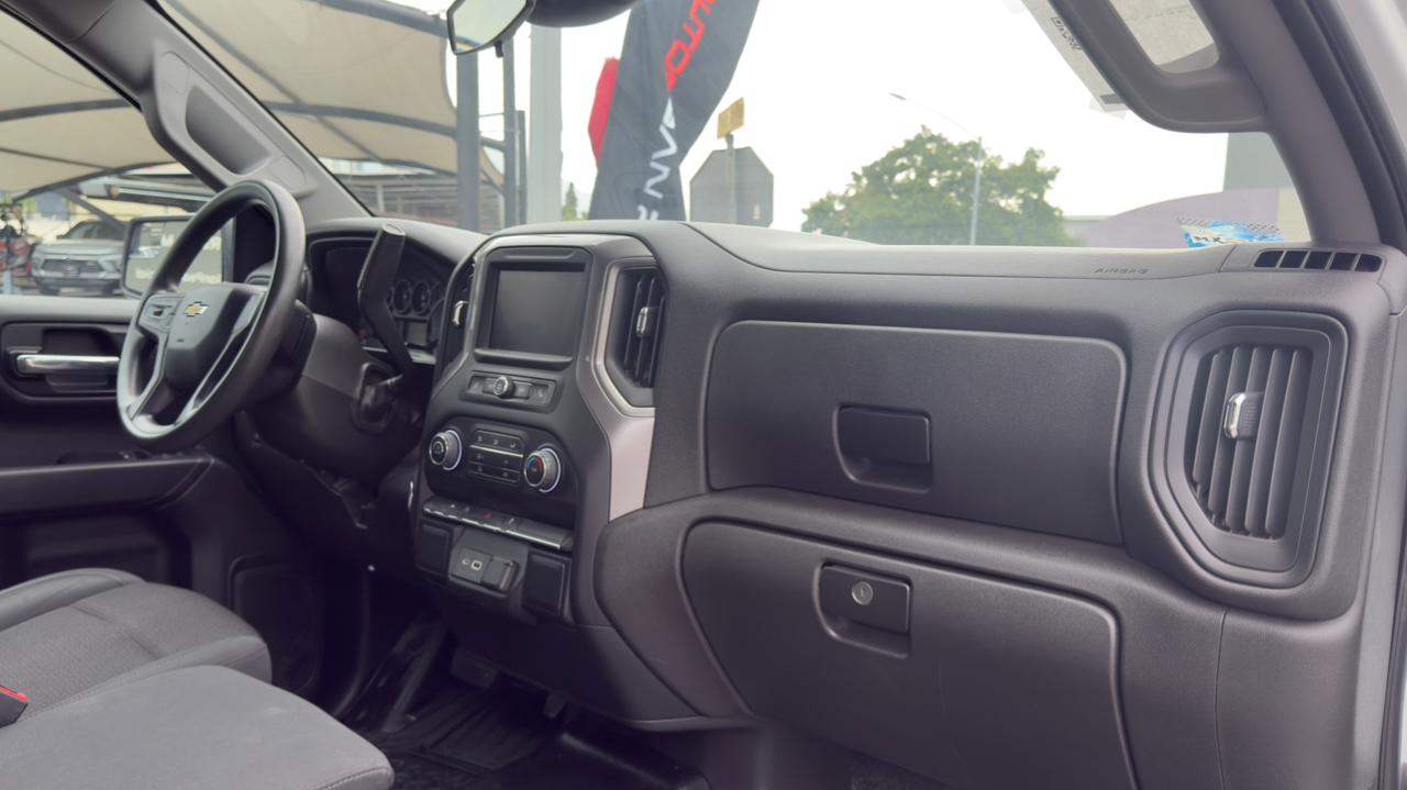 CHEVROLET SILVERADO CAB REGULAR 4X4 V8 2023