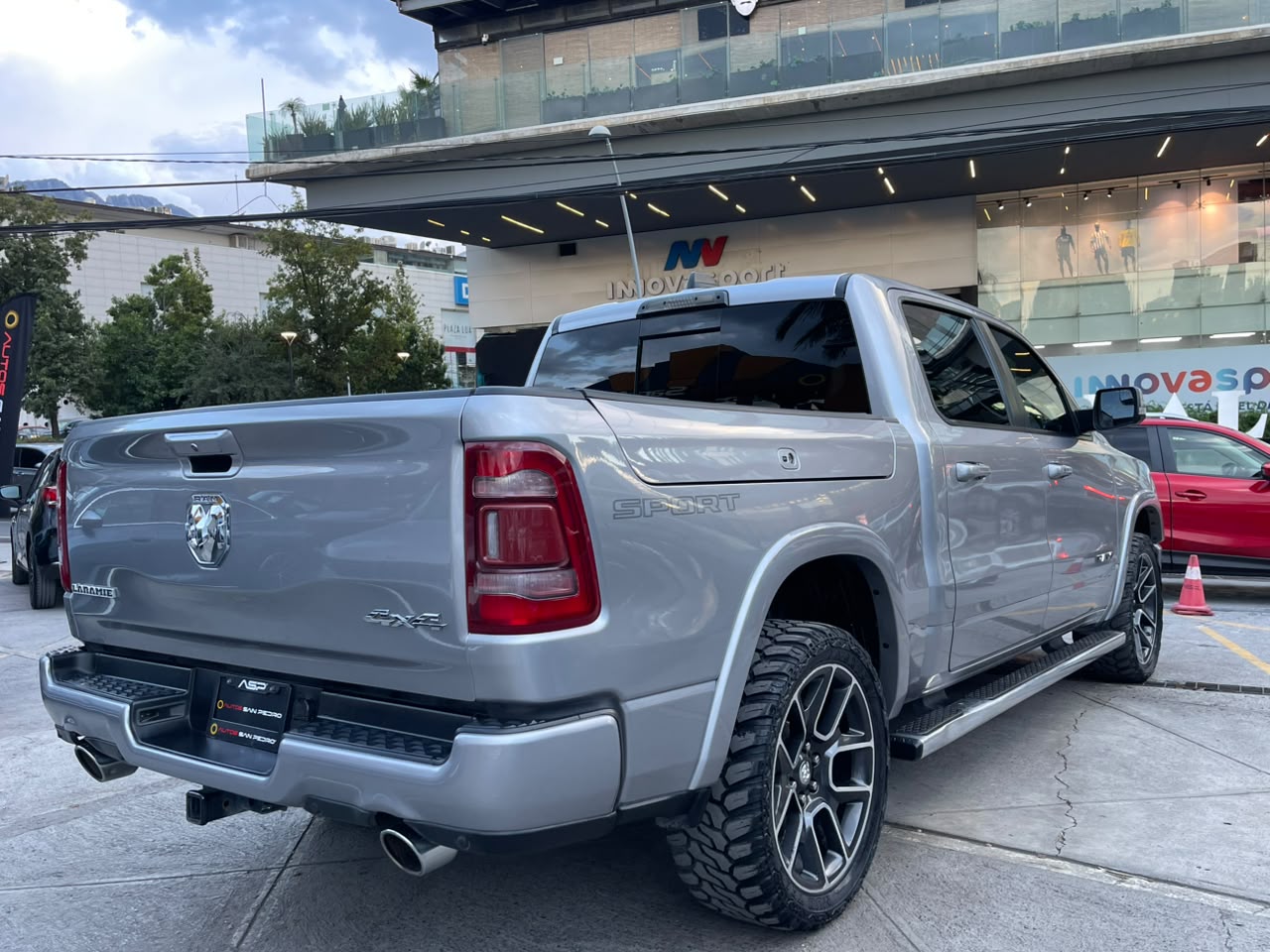 RAM 1500 LARAMIE SPORT 4X4