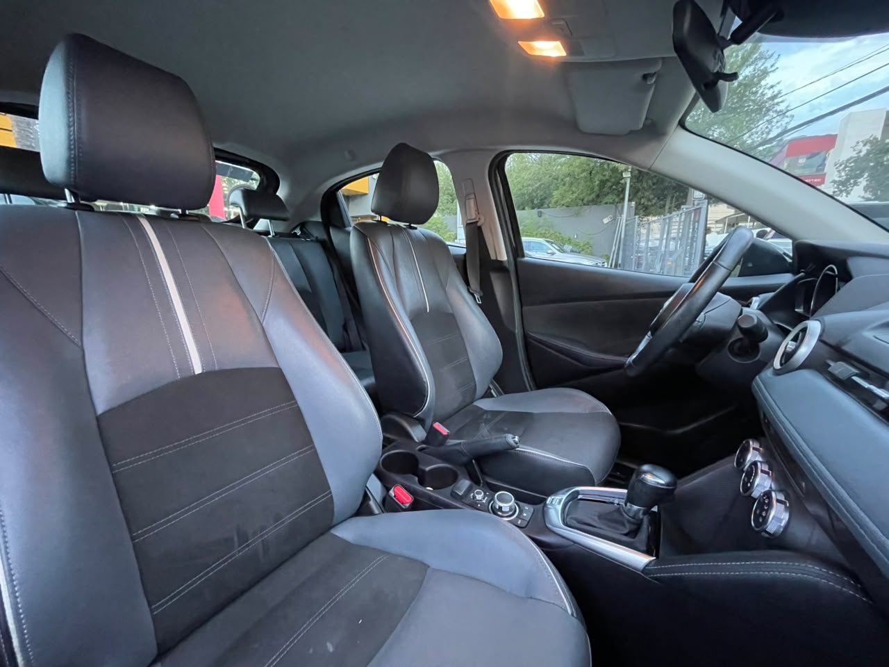 MAZDA 2 HATCHBAK SKY ACTIVE CARBON EDITION