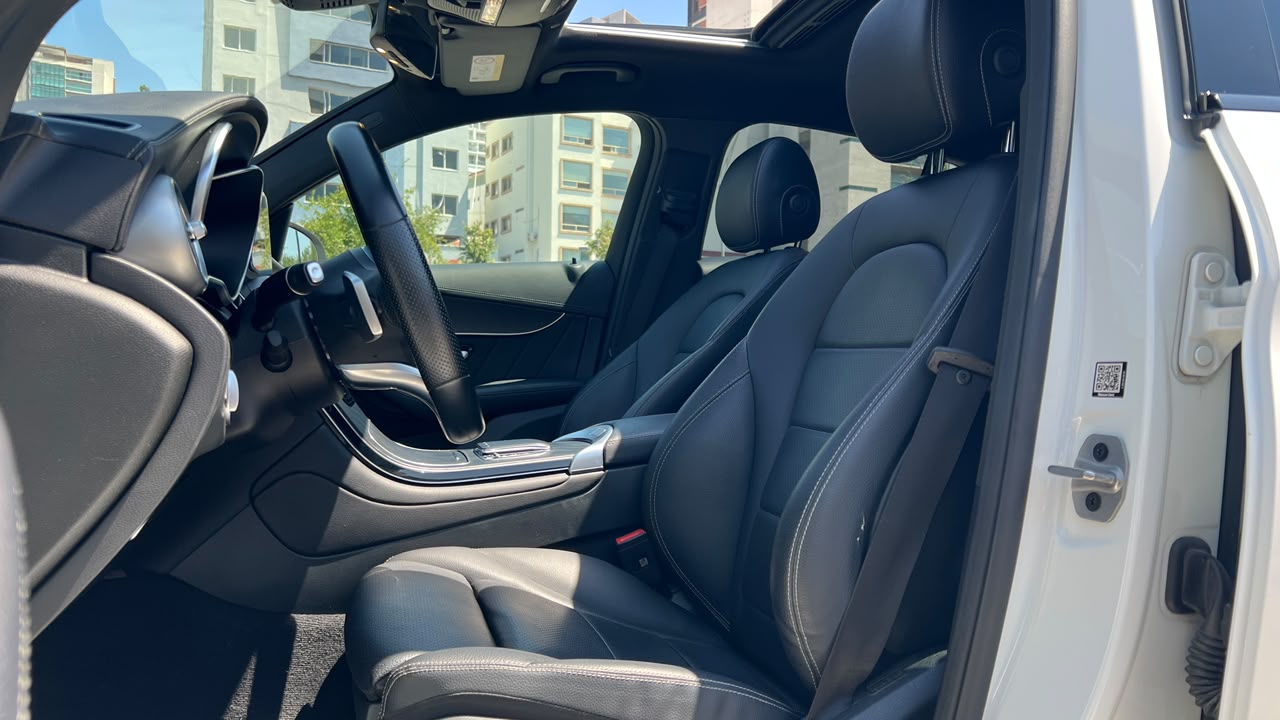MERCEDES BENZ GLC 300E COUPE 2023