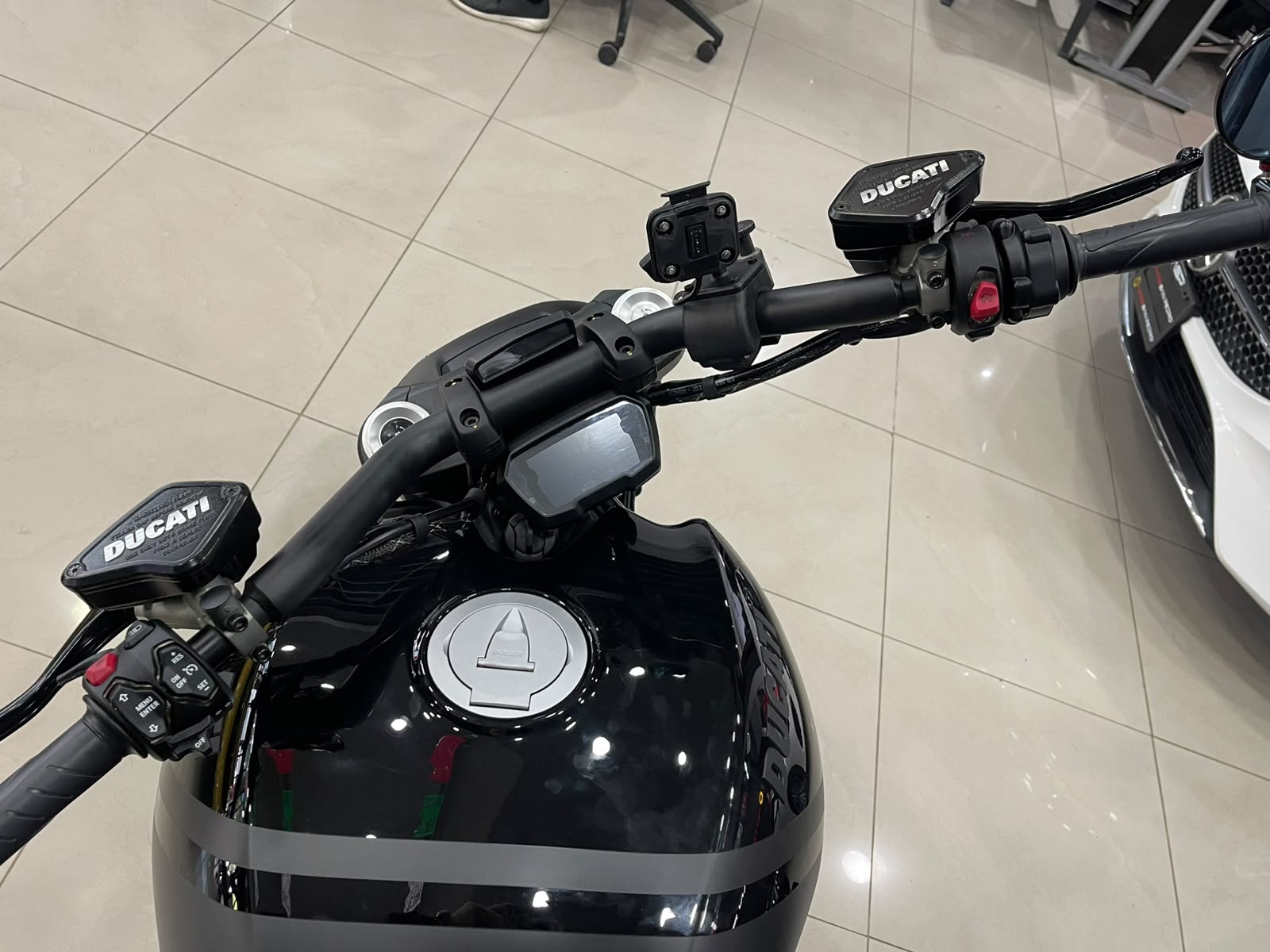 DUCATI XDIAVEL NERA THRILLING