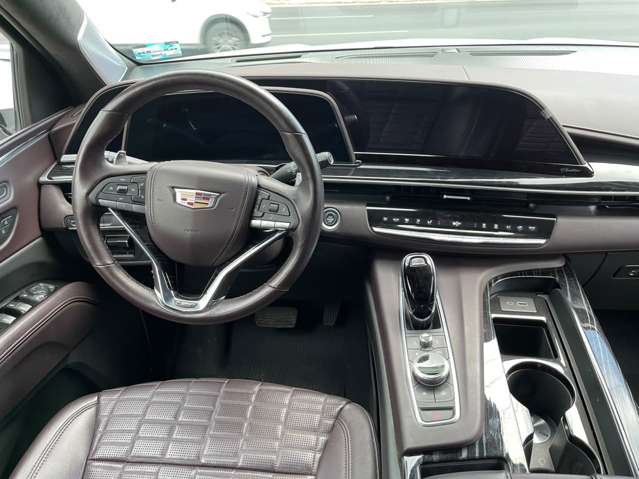 ESCALADE V-SPORT